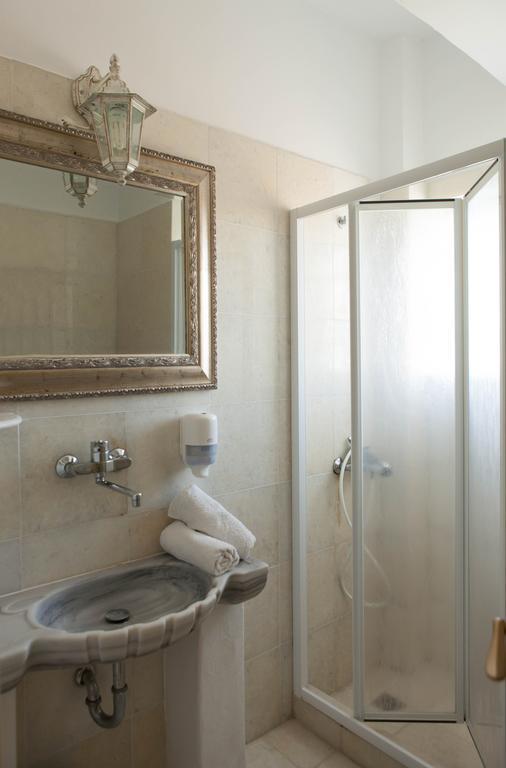 Hotel Begleri Andíparosz Póli Szoba fotó